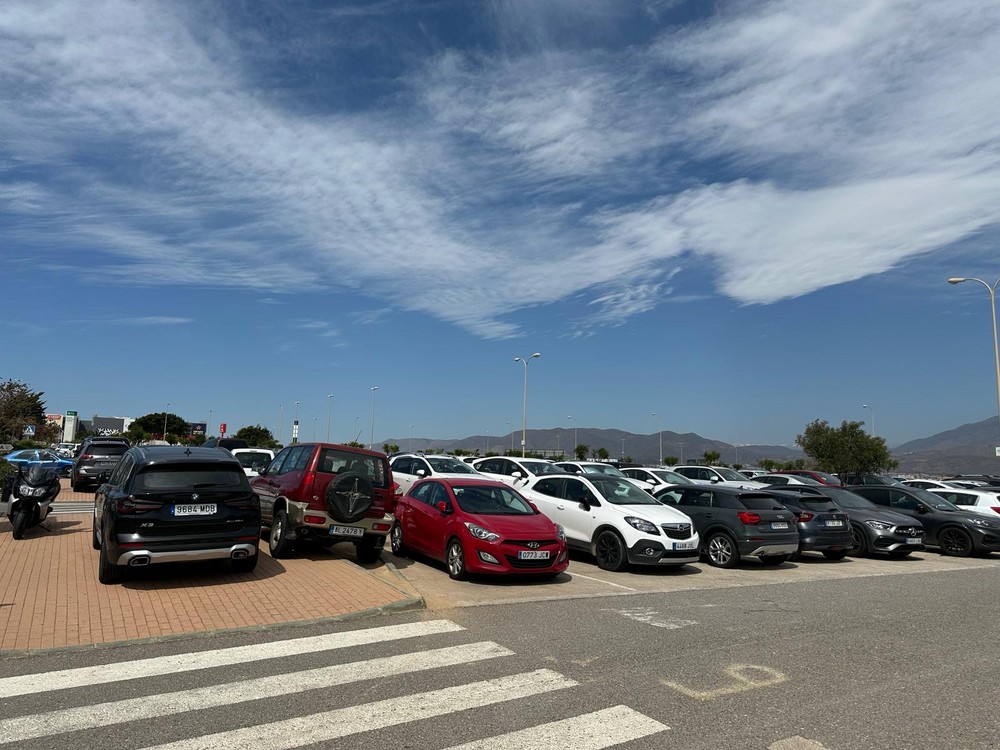 Aparcar en el Hospital de Poniente: misión imposible