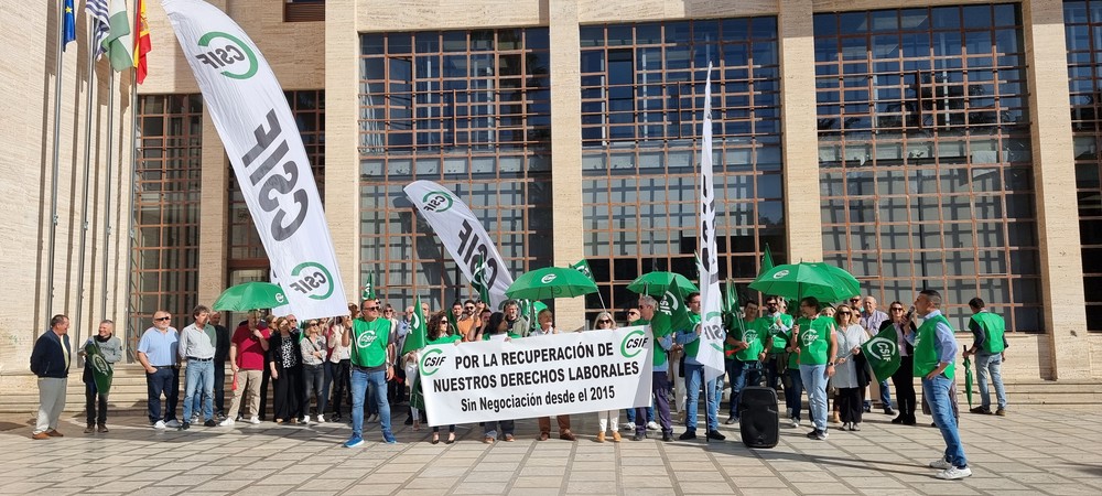 Trabajadores del Ayuntamiento de El Ejido se concentran por tercera vez para exigir la renovación de su convenio