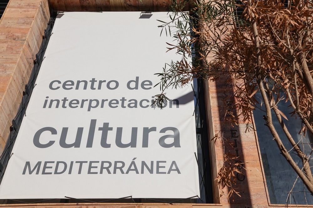 El Centro de la Cultura Mediterránea se equipará con mobiliario y medios para iniciar en breve su actividad