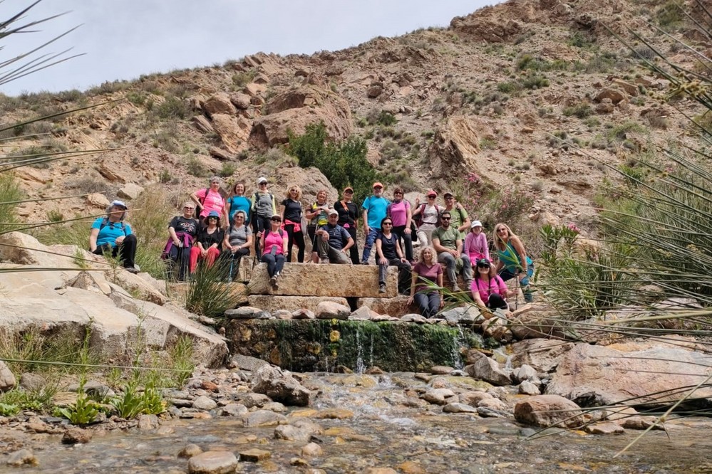 Más de una veintena de abderitanos disfrutan del sendero Fuente Marbella de la mano de ‘Adra en la Senda’