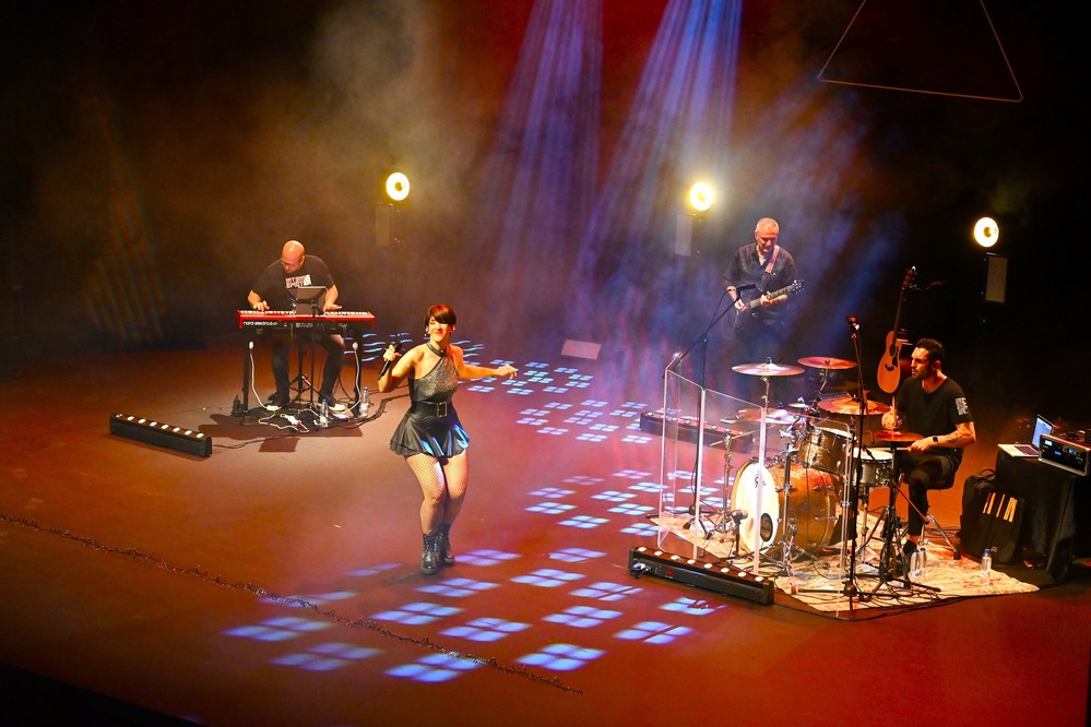 ‘Aidalai’ rinde tributo a Mecano y ofrece un excelente repertorio en el Teatro Auditorio de Roquetas