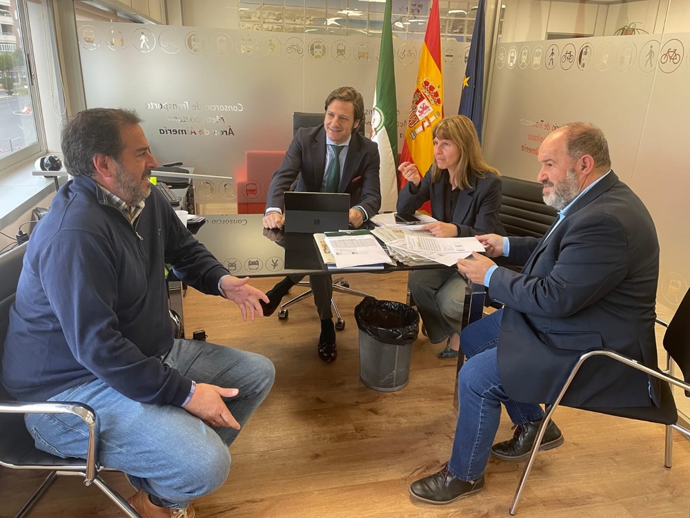 Celín recupera todos los servicios de transporte en bus tras las obras de acceso al cementerio de Dalías