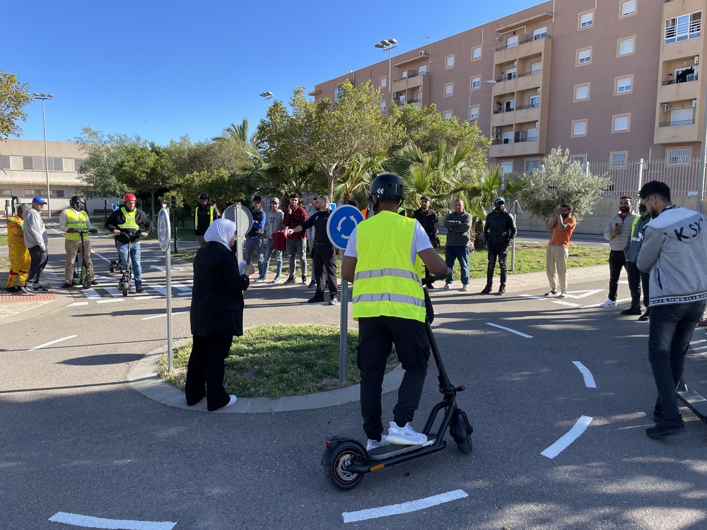  El curso ‘Conozco las normas, circulo seguro/a’ forma a un centenar de personas en el manejo de vehículos de movilidad personal