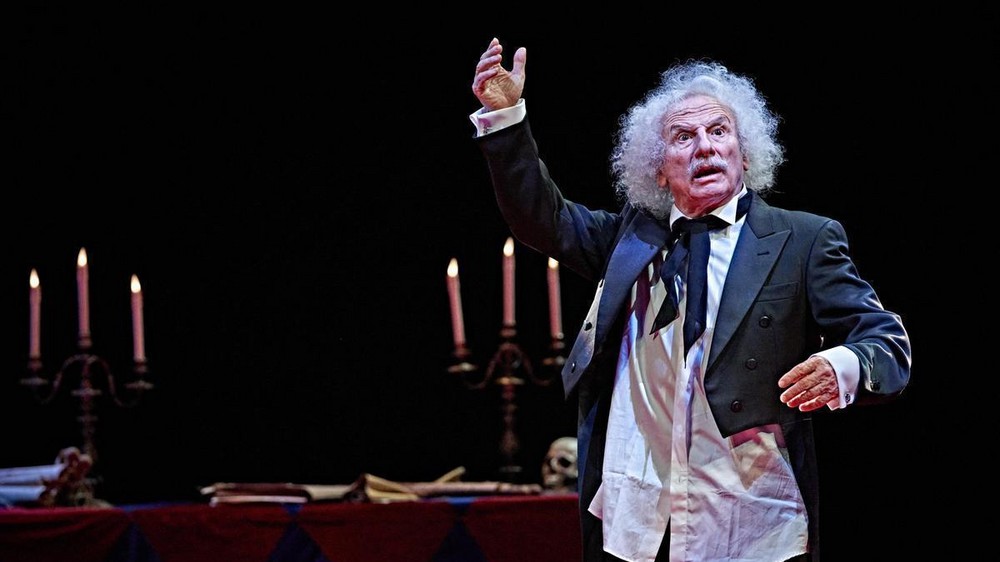 ‘El Brujo’ presenta ‘El viaje del monstruo Fiero’ este miércoles en el Teatro Auditorio de Roquetas de Mar