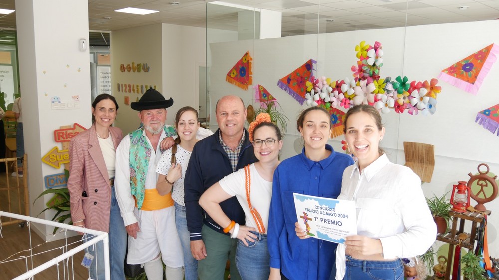 La Escuela Infantil Bambú gana el concurso escolar de Cruces de Mayo de Adra