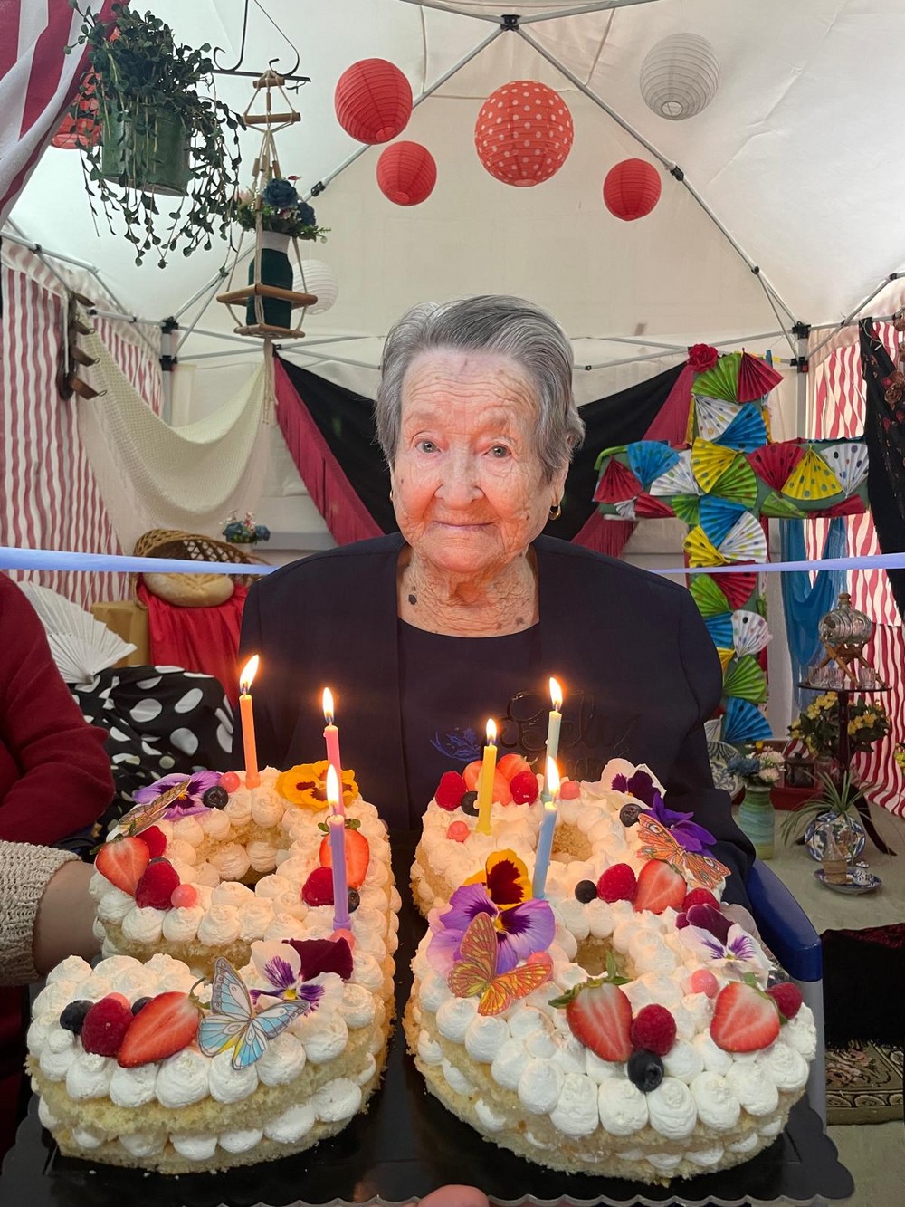 Adra celebra el 98º cumpleaños de Isabel Fernández, la usuaria más longeva de la historia de la Residencia