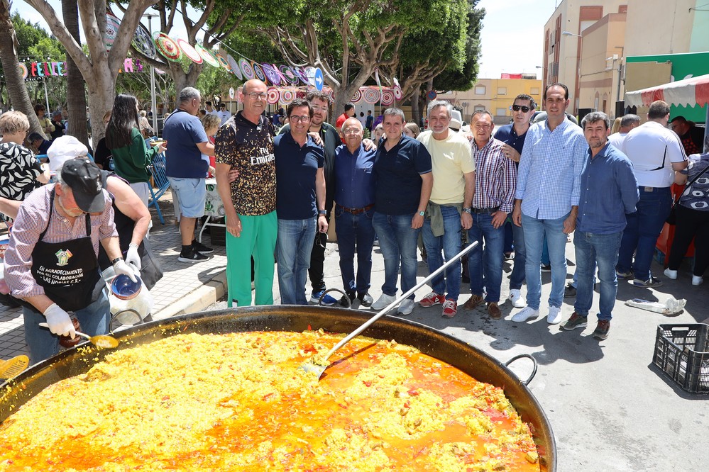  Jornada de convivencia con una paella popular por las fiestas de Venta Carmona en honor a San Pancracio