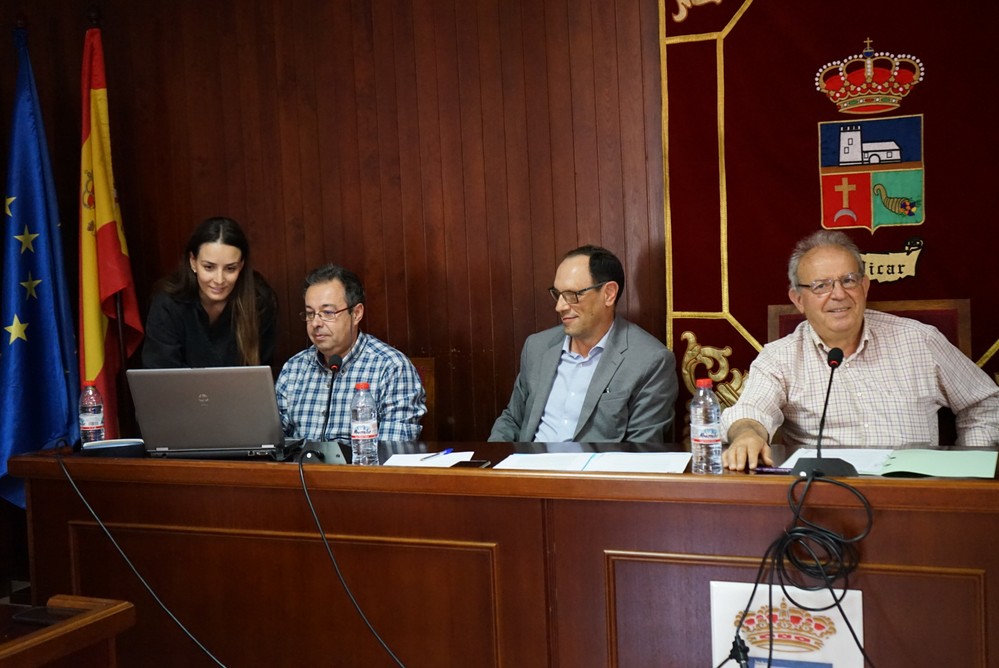 El Pleno Municipal de Vícar realiza el sorteo de las 28 mesas electorales para las próximas elecciones al Parlamento Europeo
