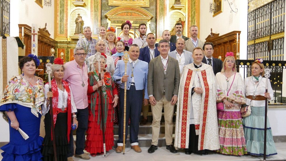 La Hermandad de la Virgen del Rocío de Almería pasa en Adra su primera noche de camino hacia La Aldea