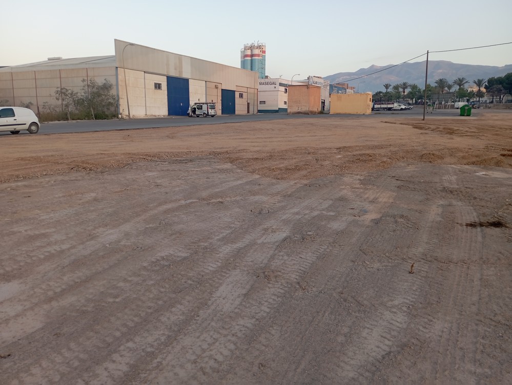 Vícar acomete las obras de mejora de los accesos y las zonas de carga y descarga del mercadillo ambulante