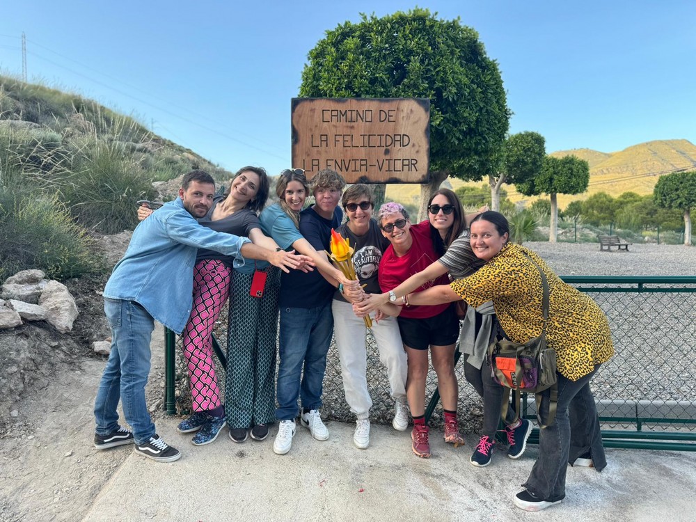 La Antorcha de las Letras inaugura el 'Camino de la Felicidad' de Vícar y continúa su programación con éxito de participación