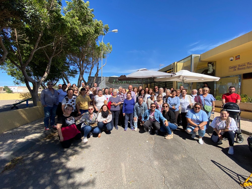 Los vecinos de Barrio Archilla y Las Losas disfrutan de un desayuno de convivencia