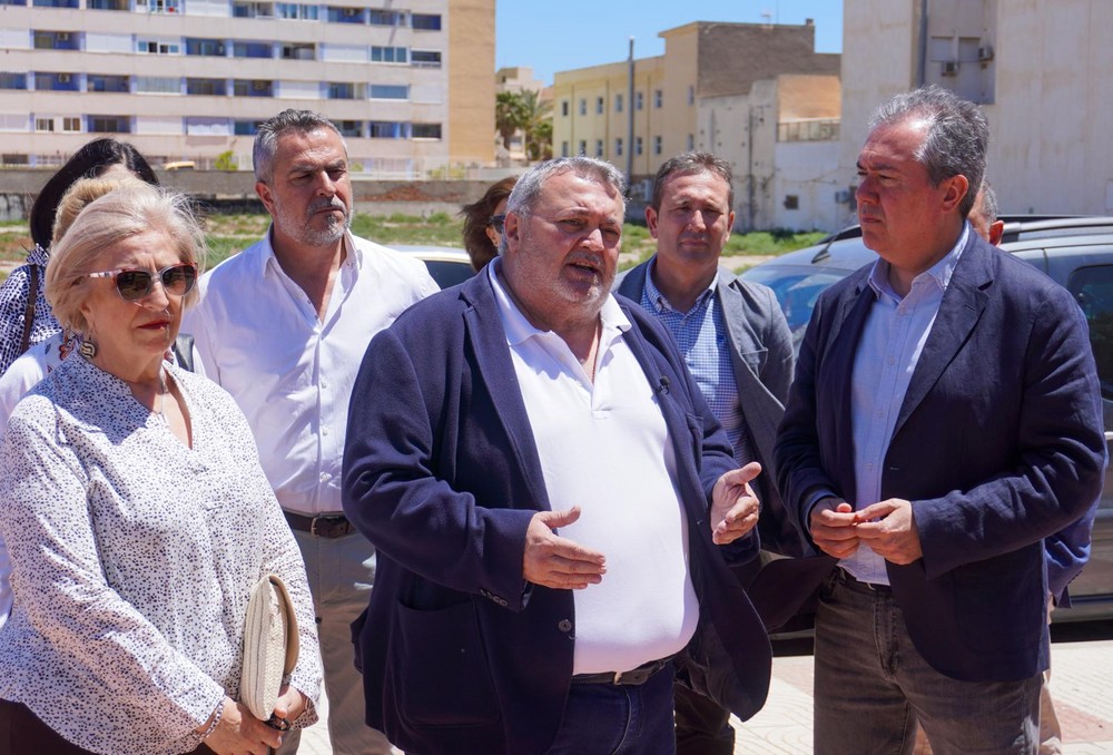 Espadas insta a la Junta a licitar las obras de los IES de Las Marinas y Las Salinas de Roquetas de Mar, que llevan años esperando