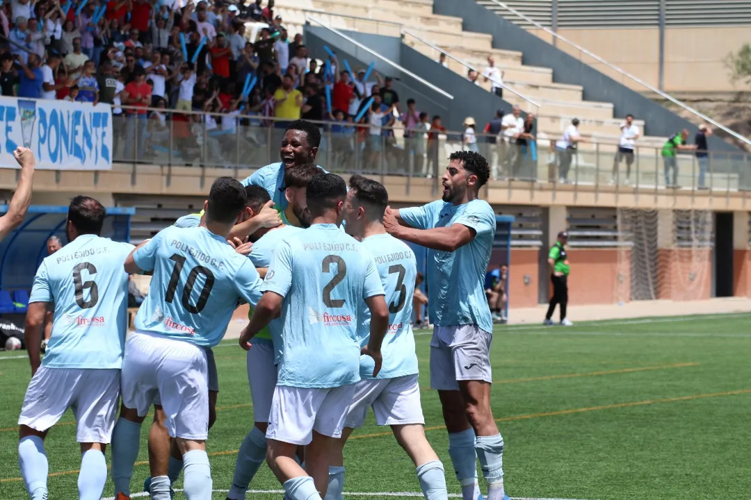 Más de 1.000 aficionados, llevan al Poli Ejido a la final por el ascenso en un gran espectáculo que dejó hasta 6 goles en Santa María del Águila