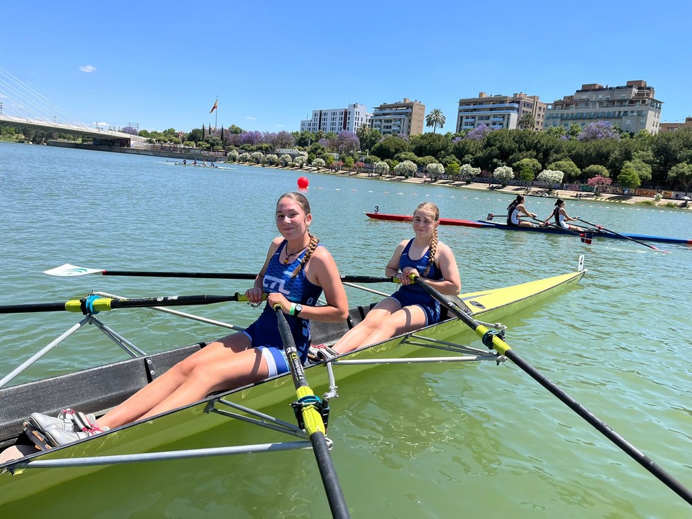 Tiempo Libre se cuelga 14 medallas en la 4ª regata de la 27 Copa Andalucía de remo