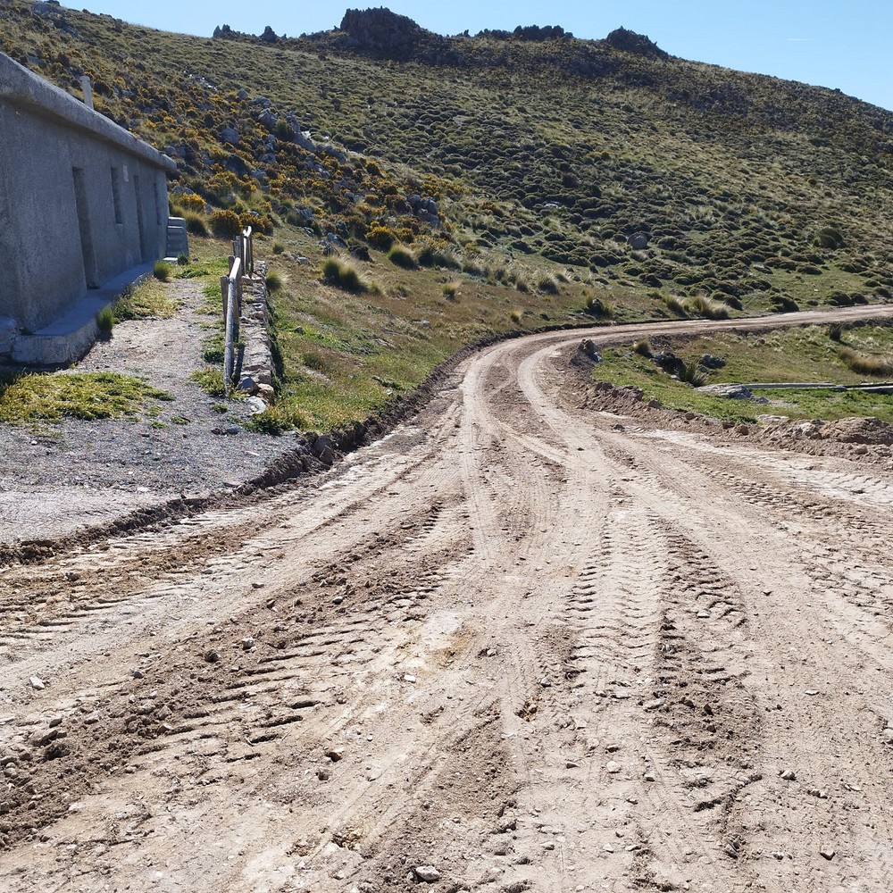 El Ayuntamiento de Dalías actúa en las pistas forestales de la Sierra de Gádor