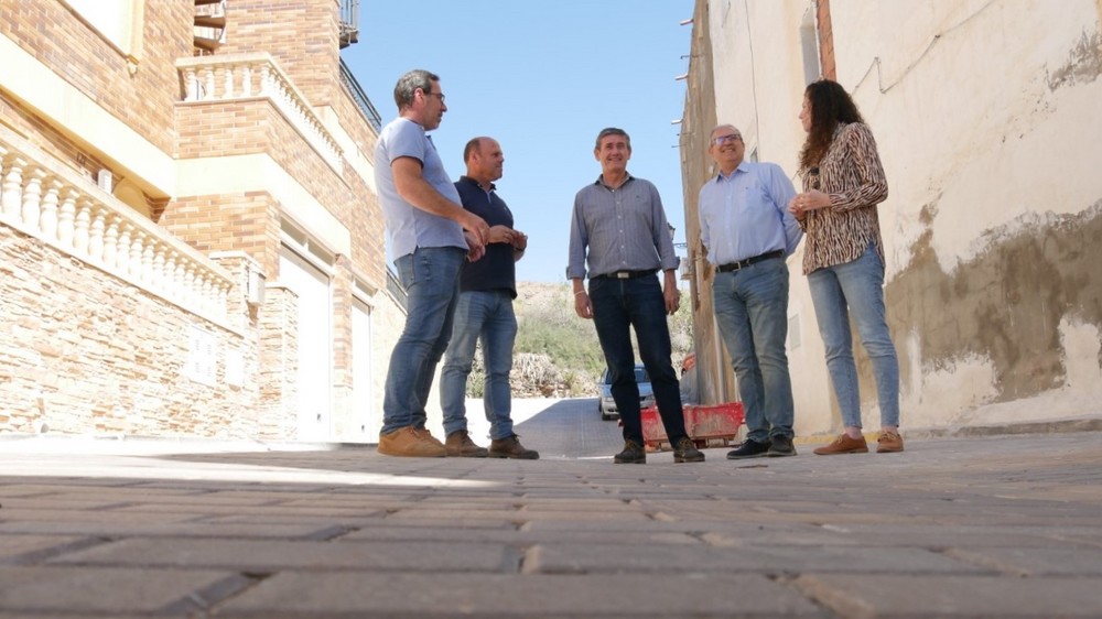 Manuel Cortés visita el resultado de las obras en Rambla de las Cruces a la altura del entorno de las Ánimas Benditas