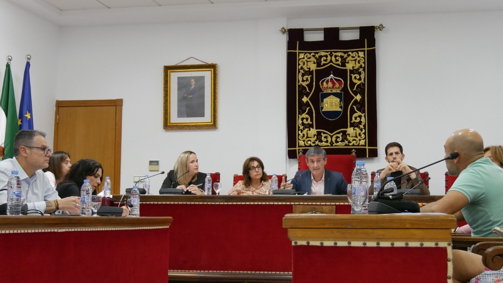 Adra aprueba dos declaraciones institucionales en favor del medio ambiente y en rechazo a la LGTBIfobia