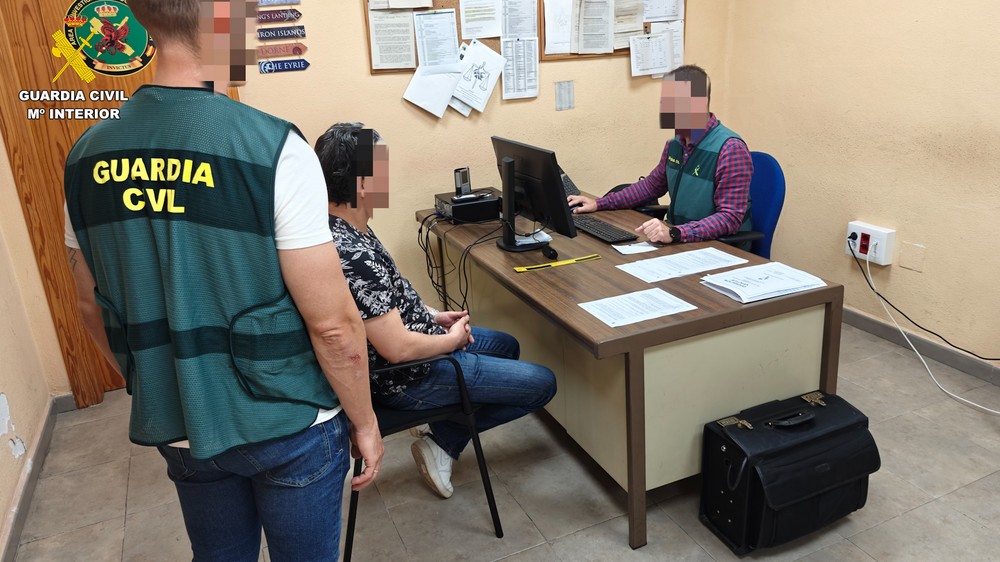 Detenidos dos falsos dentistas que regentaban una clínica ilegal en Roquetas