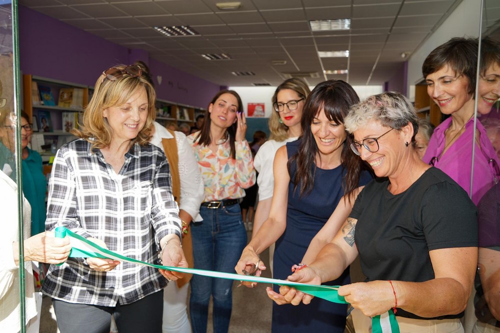 La Biblioteca María Moliner inaugura un nuevo patio de lectura