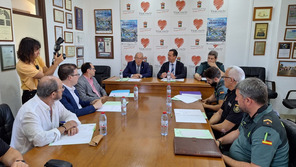 El subdelegado y el alcalde de Vícar presiden la Junta Local de Seguridad del municipio