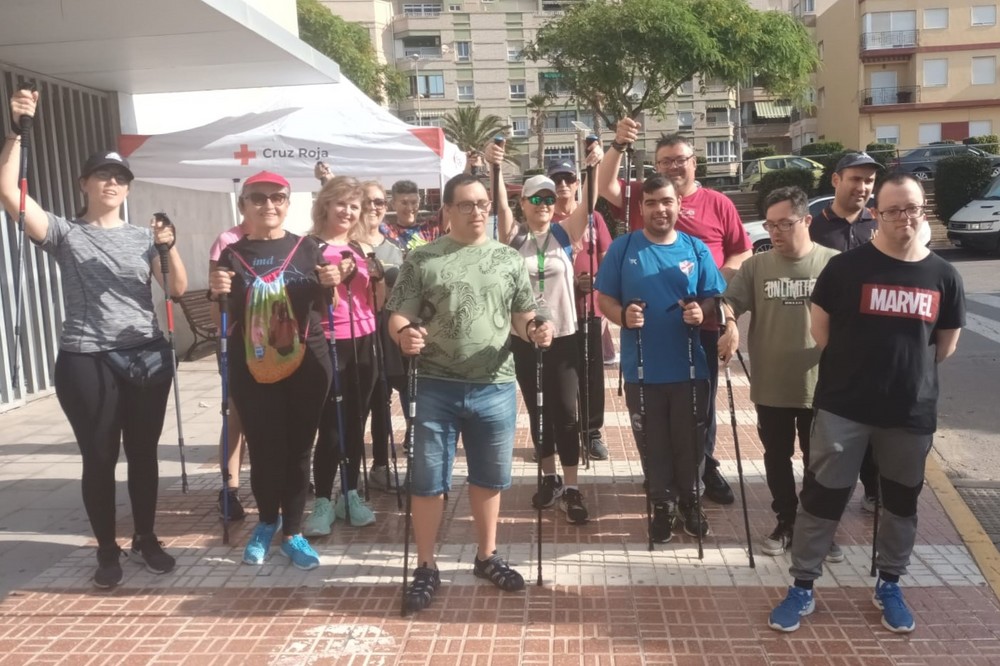 La actividad ‘Iniciación a la Marcha Nórdica’ da continuidad a las actividades de la Semana de la Salud de Adra 2024