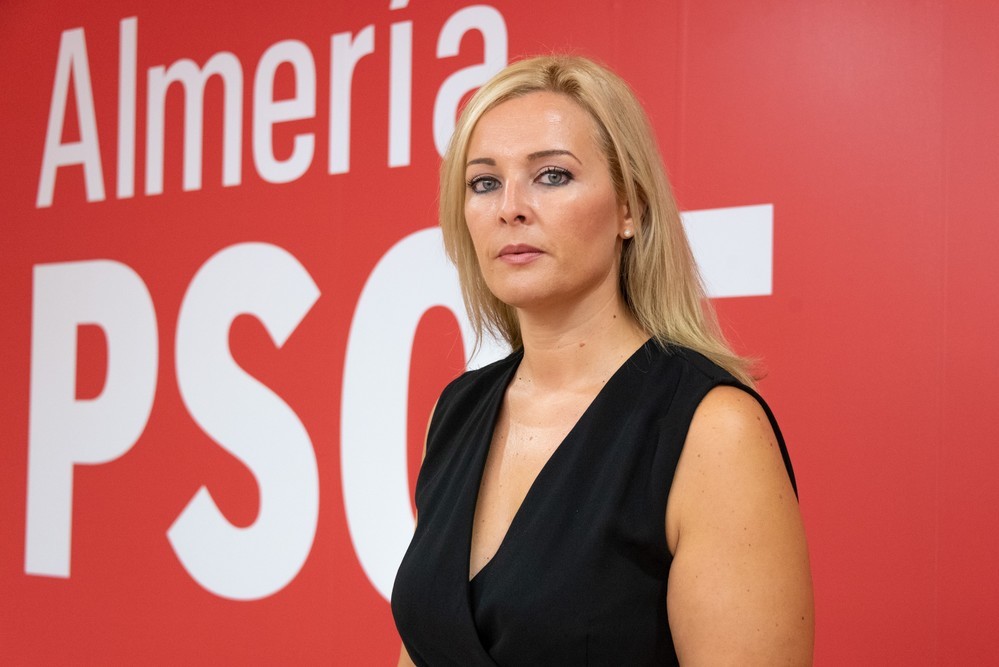 El PSOE de Adra "exige" una solución para la piscina municipal