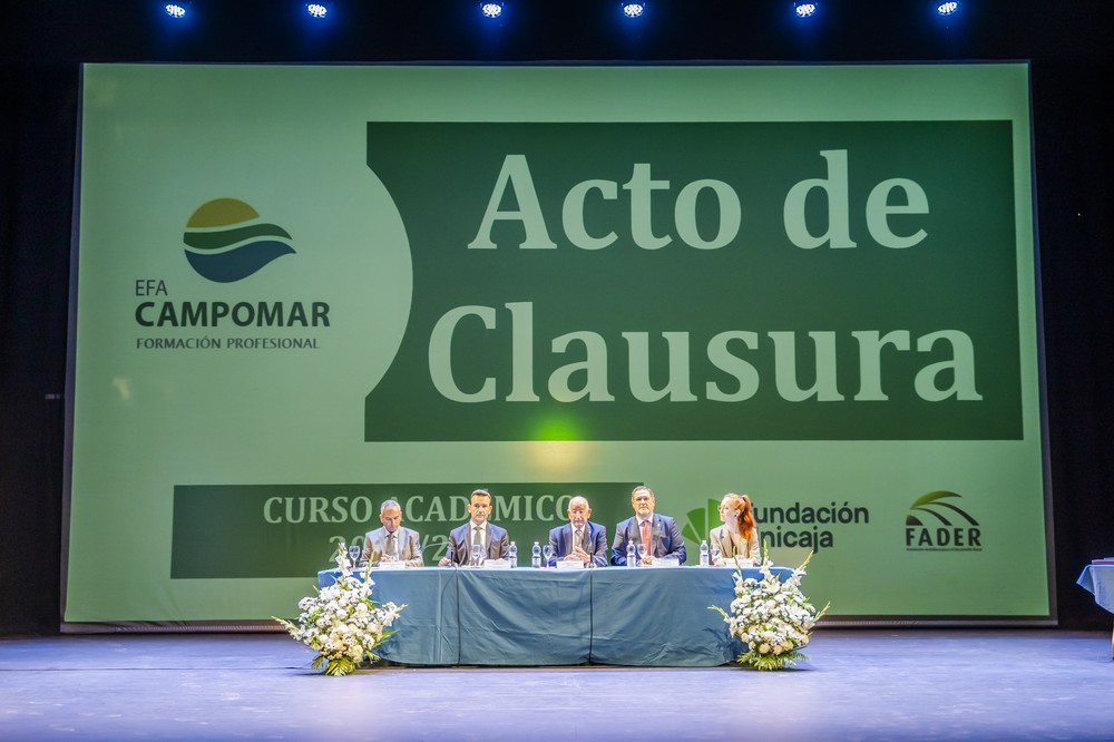El Teatro Auditorio de Roquetas de Mar acoge el acto de clausura e imposición de becas al alumnado de Campomar
