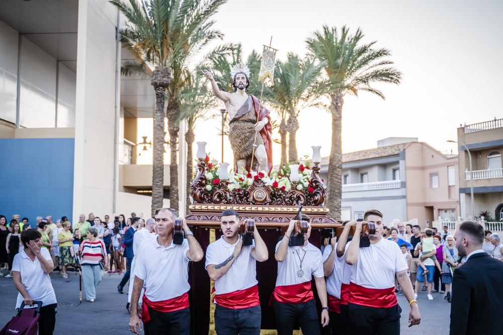 Las 200 Viviendas de Roquetas celebra sus fiestas de San Juan