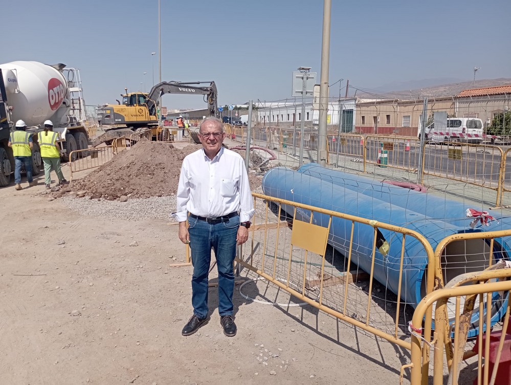 Antonio Bonilla confirma el avance a buen ritmo de los trabajos de abastecimiento de agua desalada