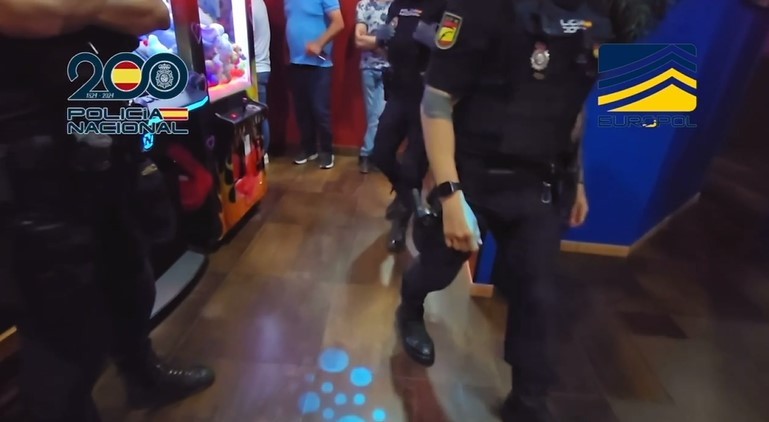 Cae una red de explotadores sexuales en un club de alterne de El Ejido