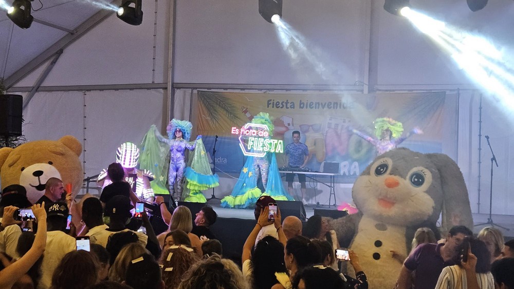 Buena música y diversión junto al mar en la I Fiesta de Bienvenida del Verano en Adra