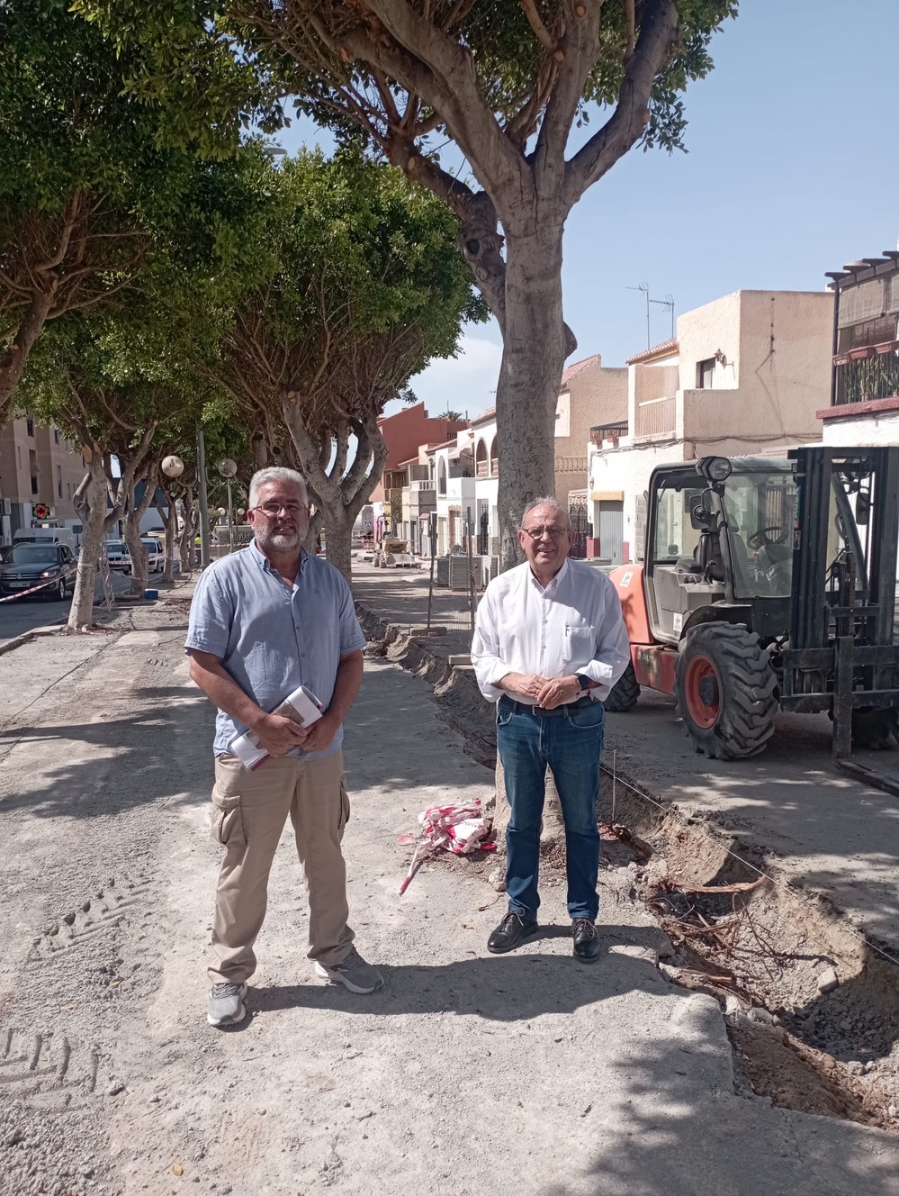 Avanzan a buen ritmo las obras de mejora de la accesibilidad al área comercial de La Gangosa