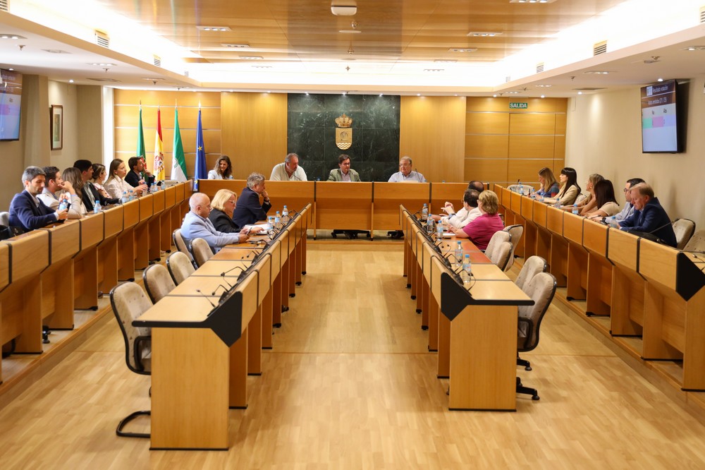 Rivera tacha al PSOE de El Ejido de “oportunista” y le recuerda que “el Ayuntamiento ya trabaja en poder incrementar en 40 plazas más el Centro de Día y en la mejora de la Residencia”