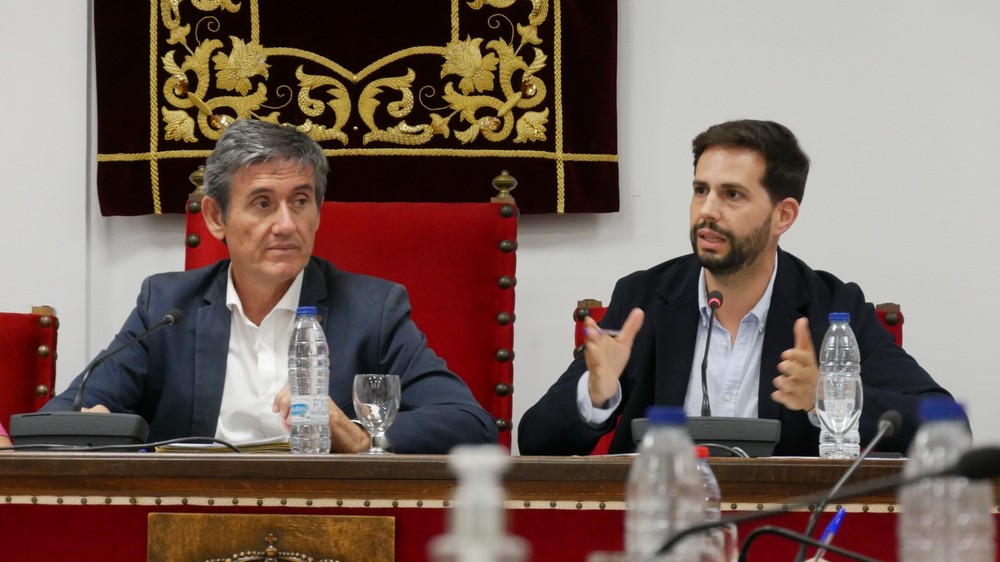 El Ayuntamiento de Adra renueva su apoyo al colectivo LGTBI con la aprobación de una declaración institucional