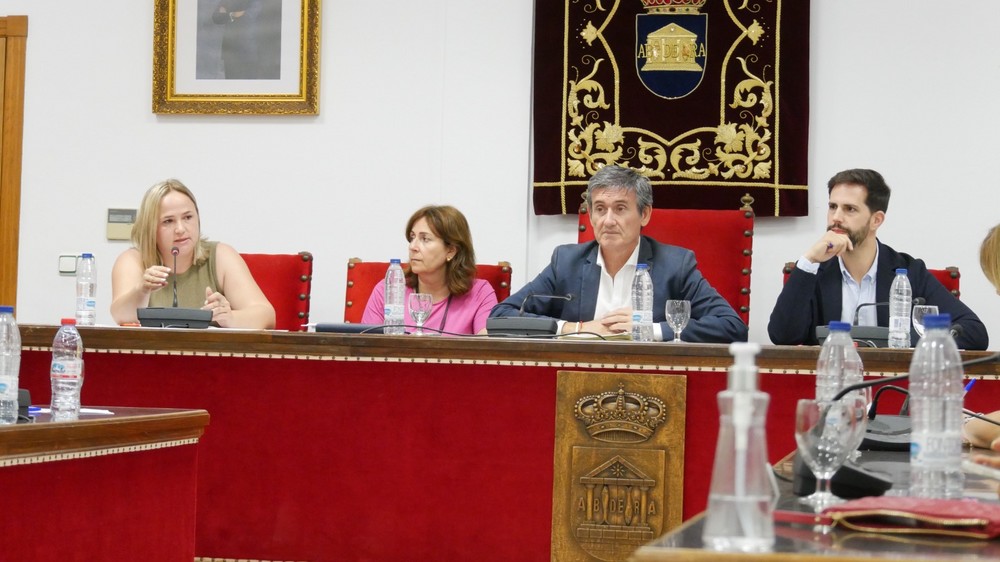 Adra aprueba una modificación presupuestaria de 2 millones para reforzar el mantenimiento de la ciudad