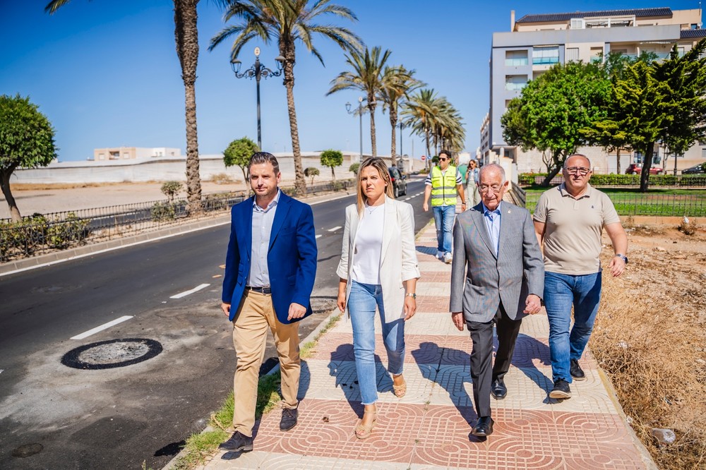 El Ayuntamiento de Roquetas finaliza las obras de asfaltado y mejoras de movilidad en vías adyacentes a la calle Santander