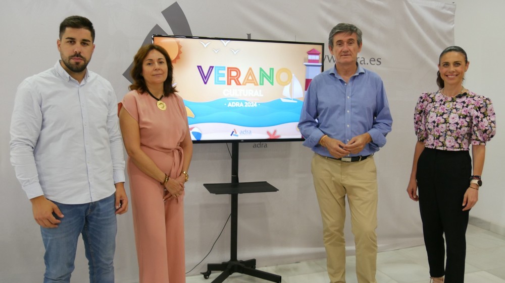 Manuel Cortés presenta más de 60 alternativas de cultura y deporte para disfrutar de las calles de Adra este verano