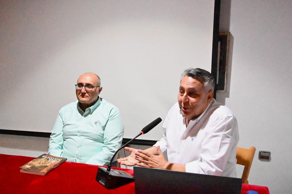 Alfonso Viciana presentó su último libro ‘Almerienses por la historia’ en el Castillo de Santa Ana en Roquetas