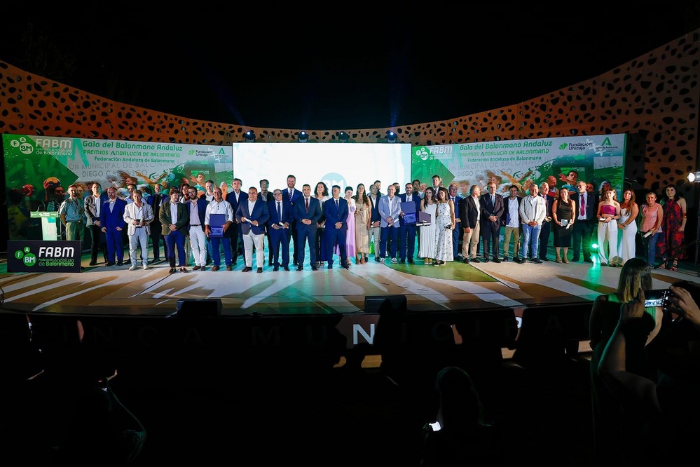 El Ayuntamiento de Adra, reconocido en la Gala del Balonmano Andaluz por su compromiso con este deporte
