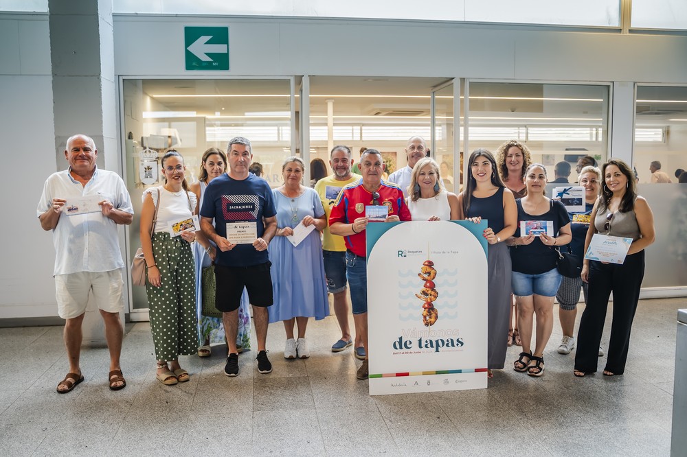 El restaurante Alinea gana la I Ruta de la Tapa ‘Vámonos de Tapas’ de Roquetas de Mar con su tosta crujiente