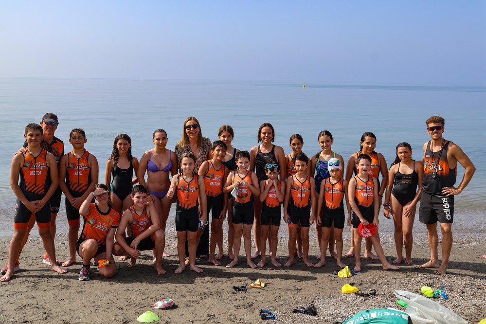 ‘Triatlón El Ejido’ forma a casi medio centenar de niños en su Campus de Verano en Almerimar