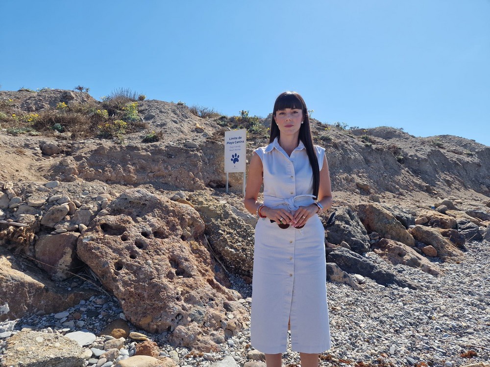 VOX pide al Gobierno ejidense reubicar la playa canina tras los primeros conflictos entre pescadores y propietarios