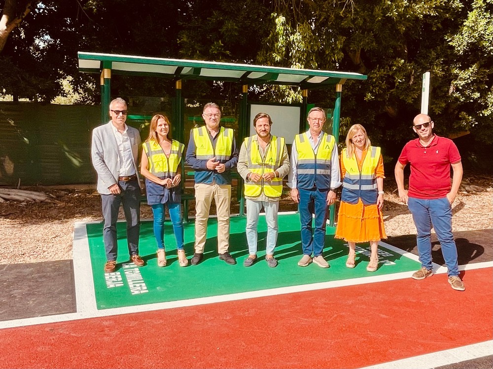 El Consorcio de Transporte remodela la parada de la Tomillera en Berja