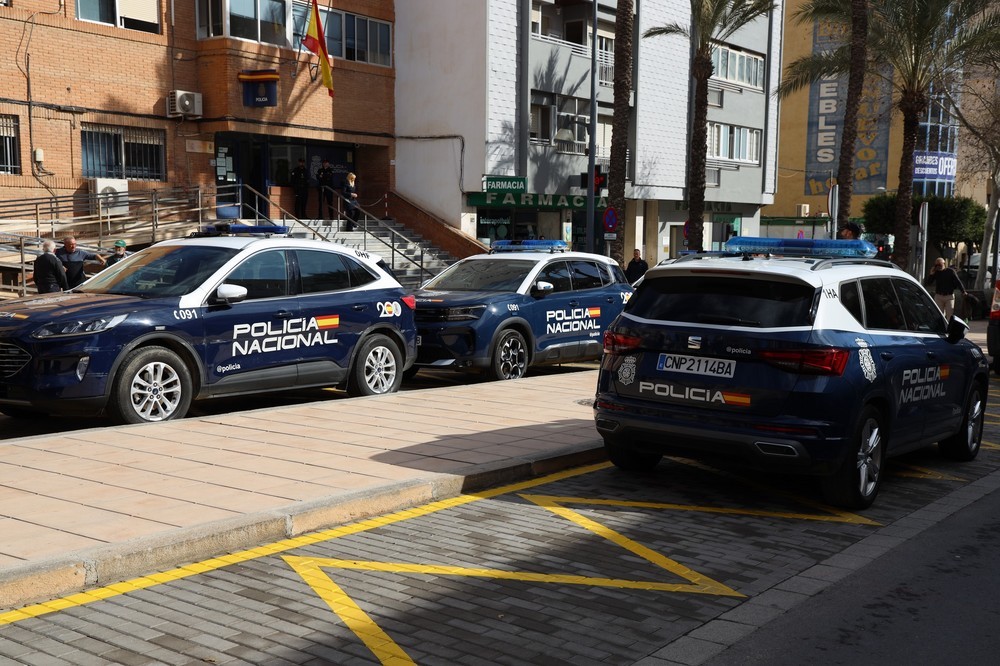 Investigan a un locutorio de El Ejido por falsificar solicitudes de Protección Internacional