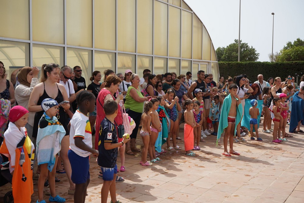 Concluye el primer turno de los cursos de natación de Las Cabañuelas con la entrega de diplomas
