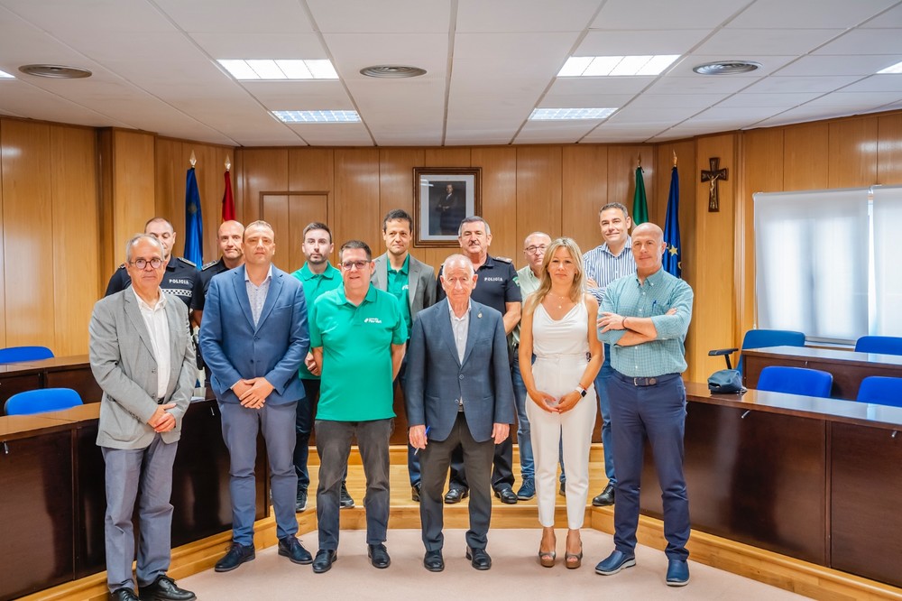Firma de convenio de colaboración entre Fundación Feu Vert y el Gabinete de Educación Vial de Roquetas de Mar