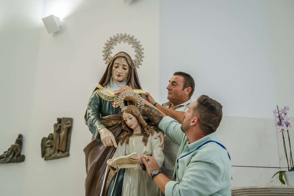 El Puerto de Roquetas celebra su día grande con el “tradicional lavado de cara a Santa Ana”