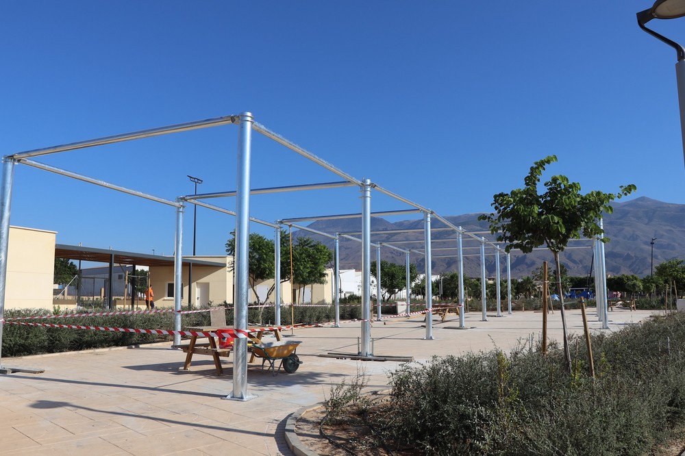 El Parque San José avanza en la instalación de 1000 m2 de sombreado artificial y reabrirá en la primera quincena de agosto