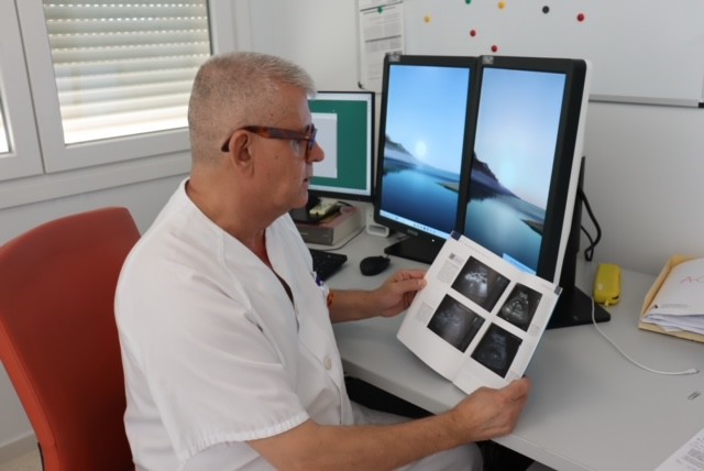 El Hospital Universitario Poniente participa en la edición de un manual sobre ecografía abdominal